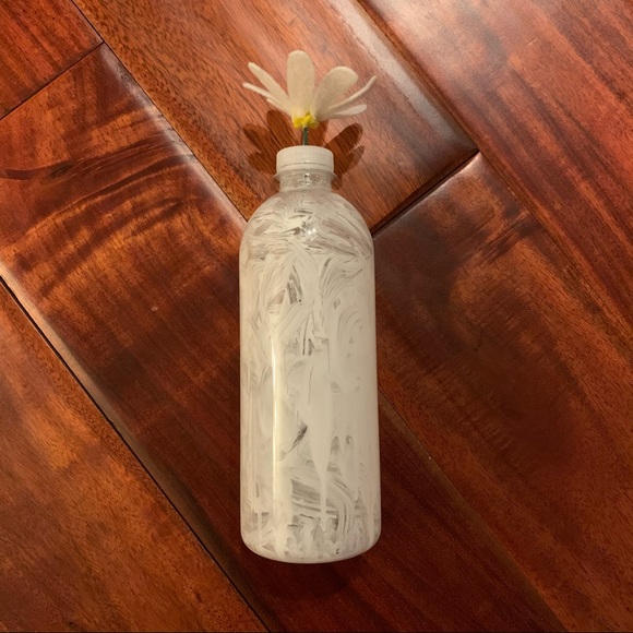 White Felt Daisy and Painted Plastic White Vase - Picture 5 of 7